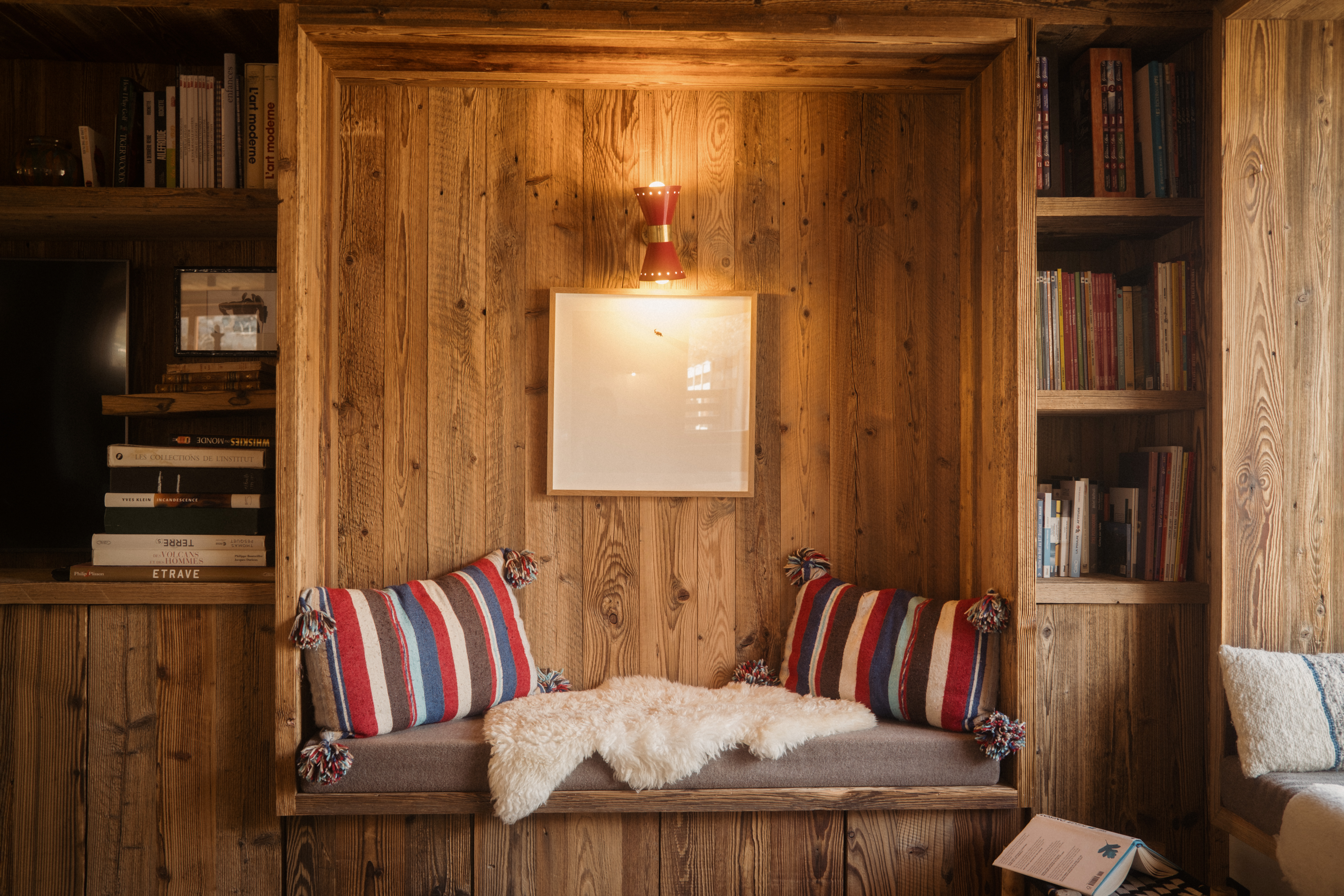 Chalet Bergeronnette, Meribel - cosy reading area in lounge